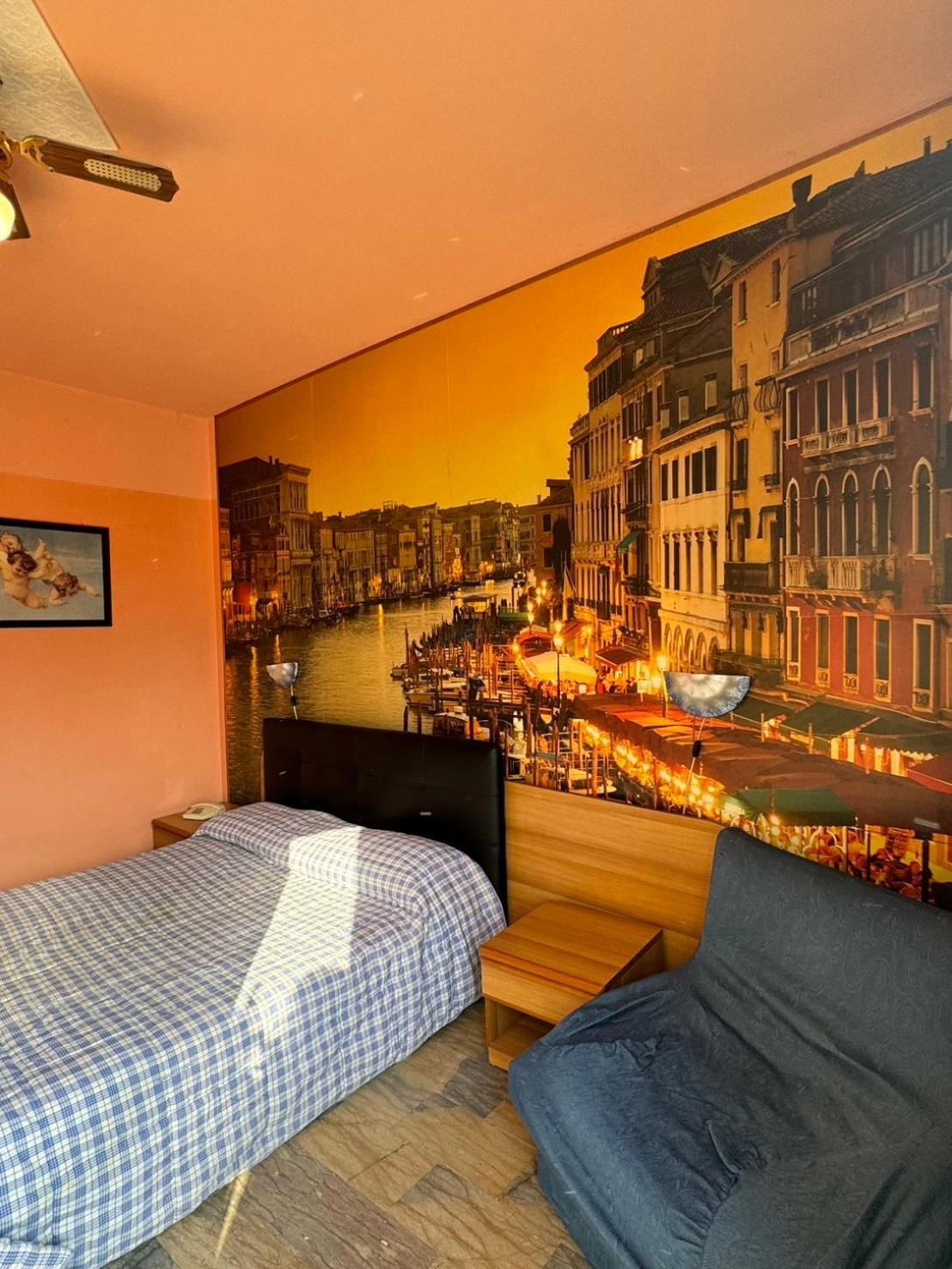 Sleep Well Hotel Total 2 Stelle Pisogne Room photo
